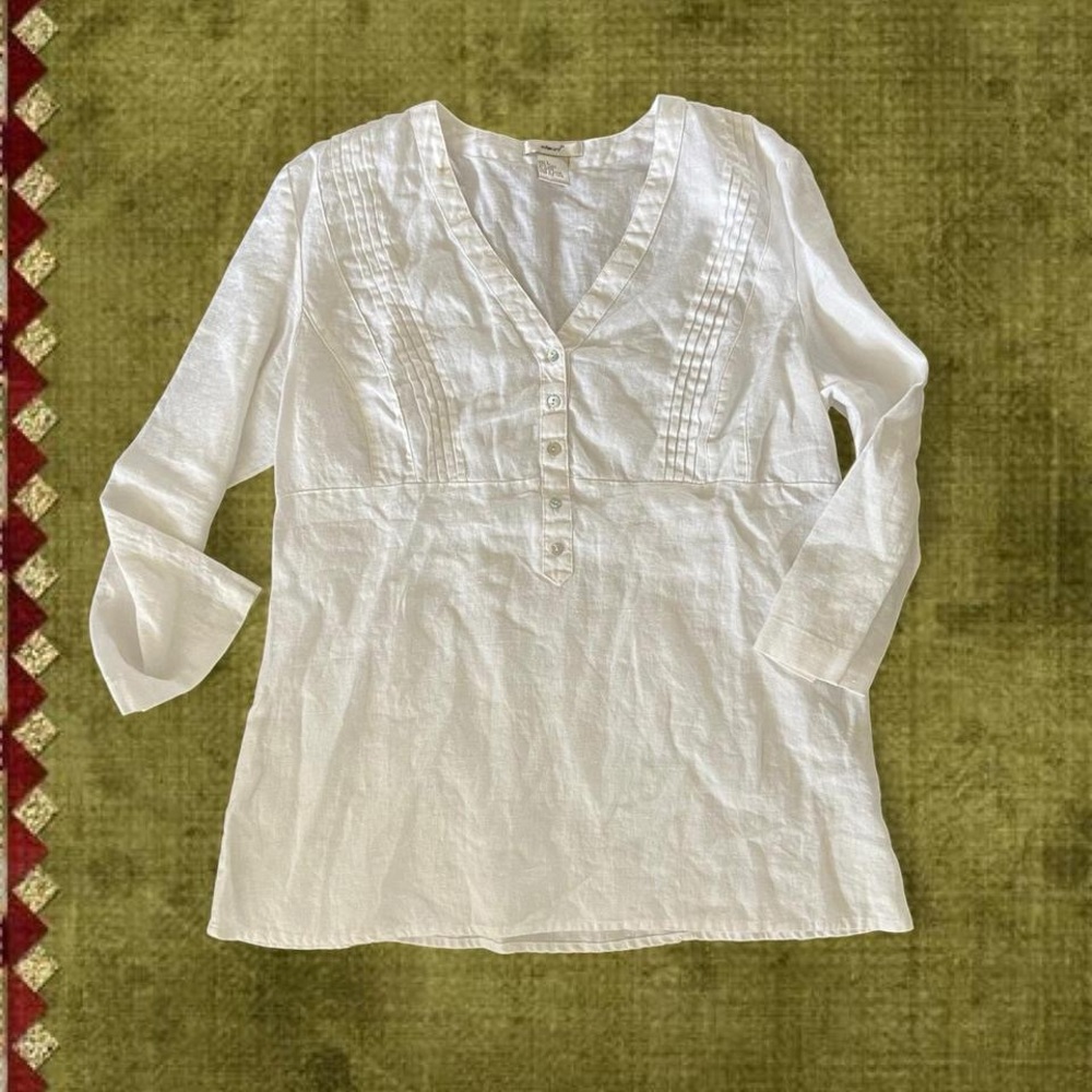 Elegant White V-Neck Women's Tunic